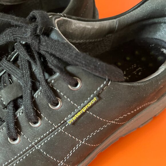 CLARKS Women's Black Wave Walk Lace Up Waterproof Walking Hiking Sneaker - Sz 10 - Picture 3 of 8